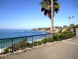 Paved walking trail along Heisler Park bluffs overlooking the Pacific Ocean